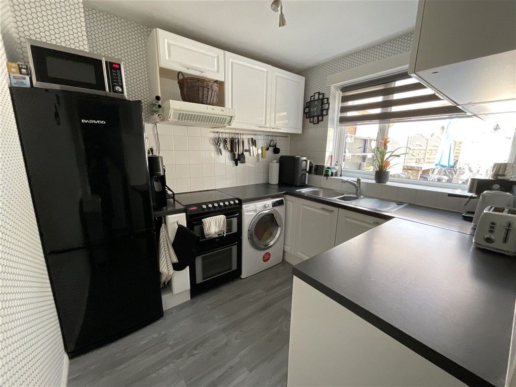Property photo 2 of 5 Kitchen