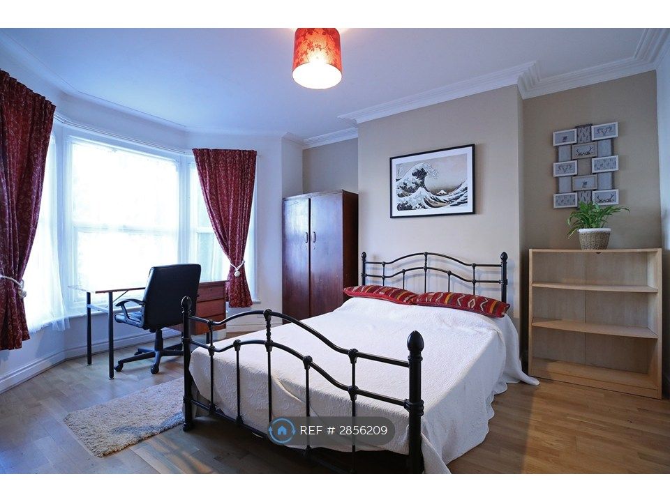 Property photo 1 of 15 Bedroom 1