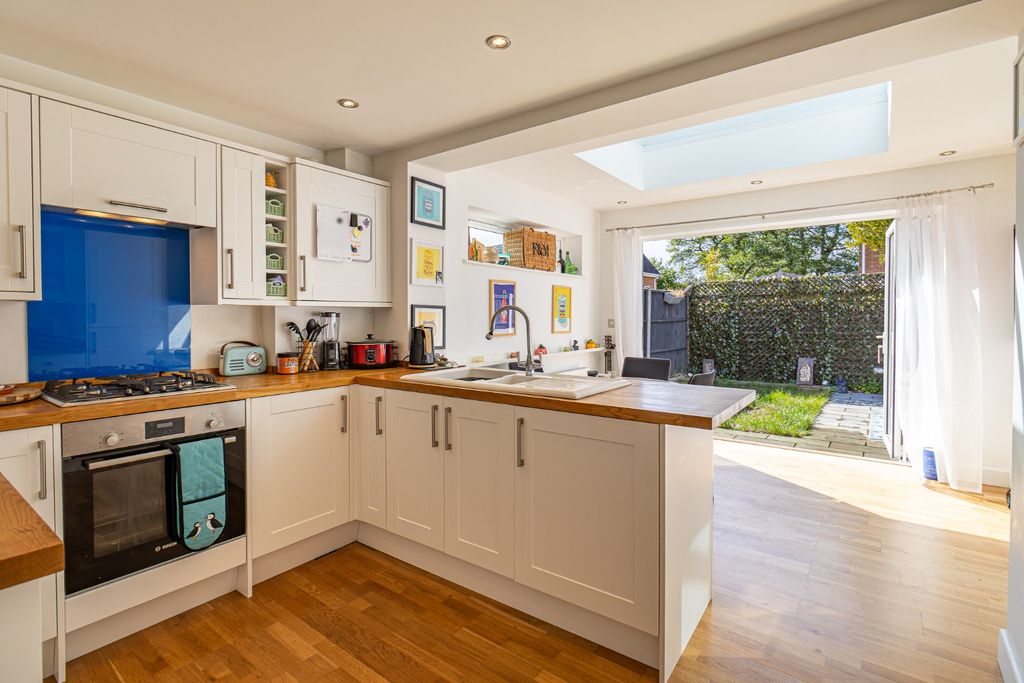 Property photo 2 of 25 5172194