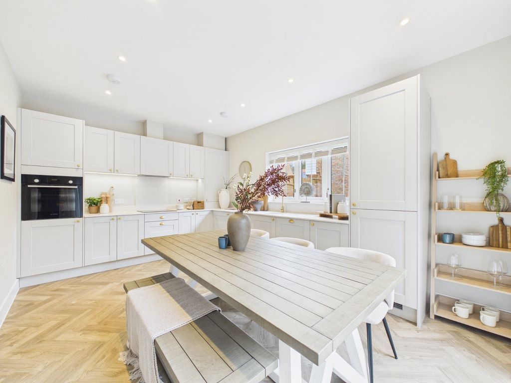 Property photo 3 of 20 Kitchen