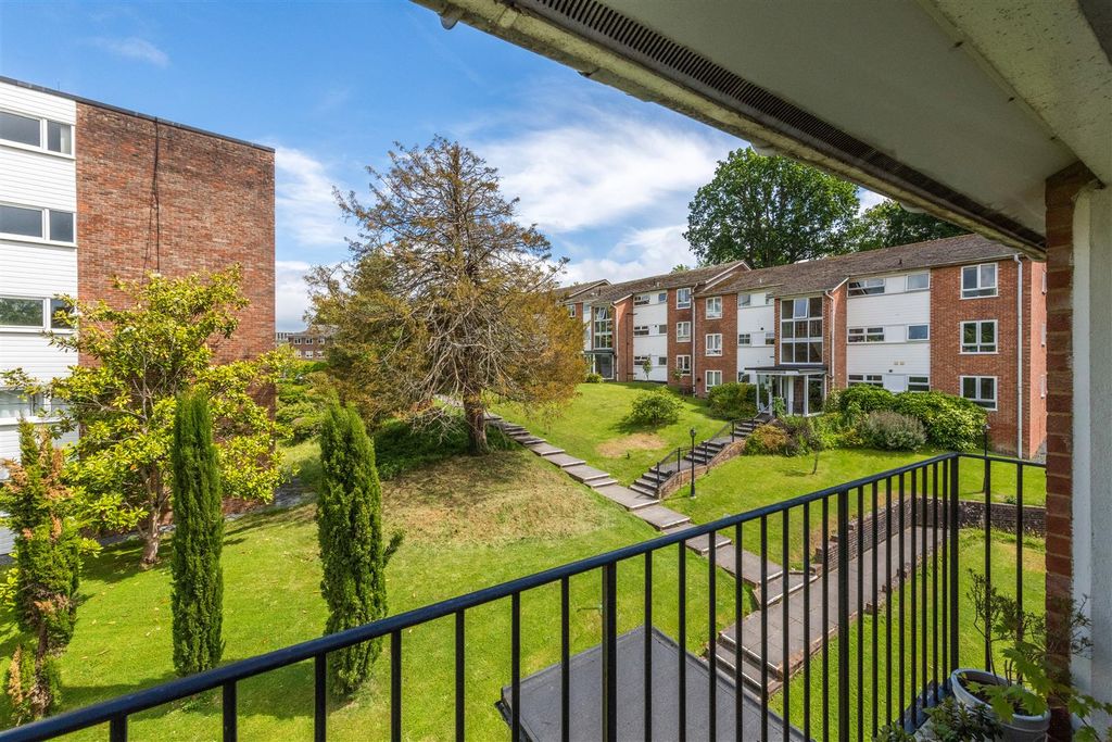 Property photo 2 of 21 12 Shelley Court-15.Jpg