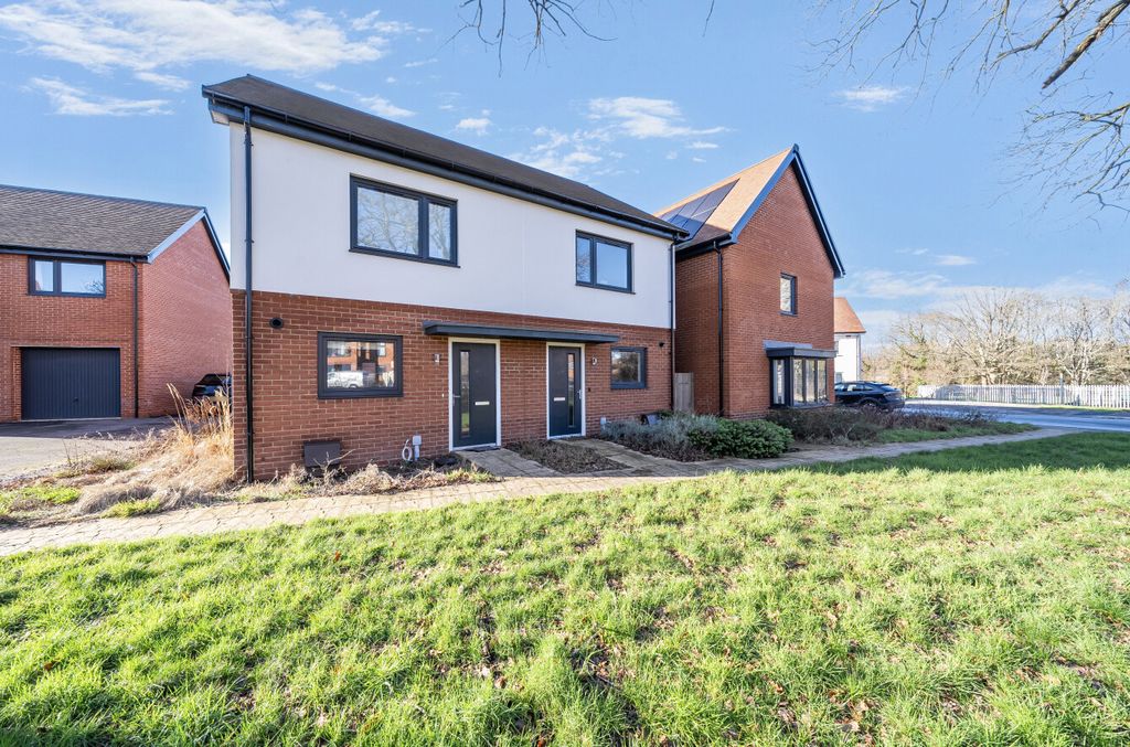 Property photo 1 of 11 1407153-21-698358...