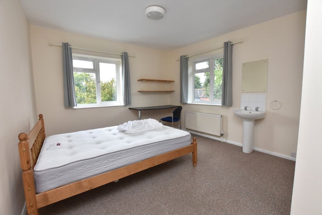 Property photo 3 of 10 Bedroom 1