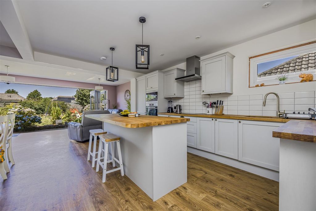 Property photo 3 of 18 14 Nore Crescent, Emsworth-Porticomarketing-Nexa-2