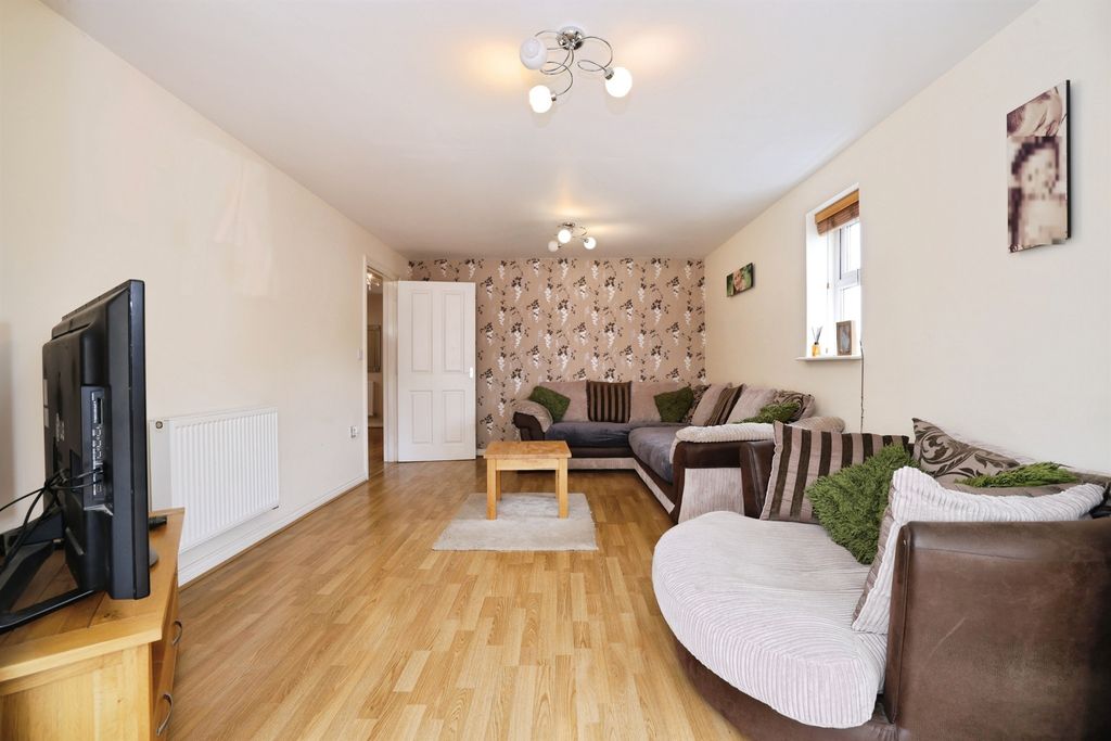 Property photo 3 of 25