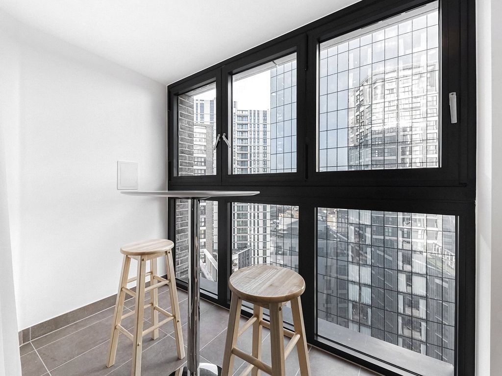 Property photo 2 of 16 Wiverton Tower, E1