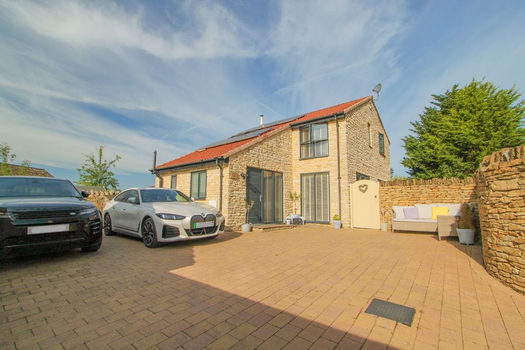 Property photo 1 of 30
