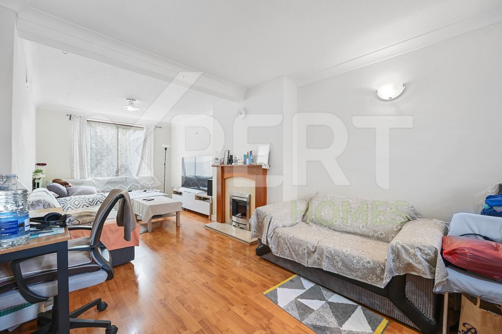 Property photo 3 of 13