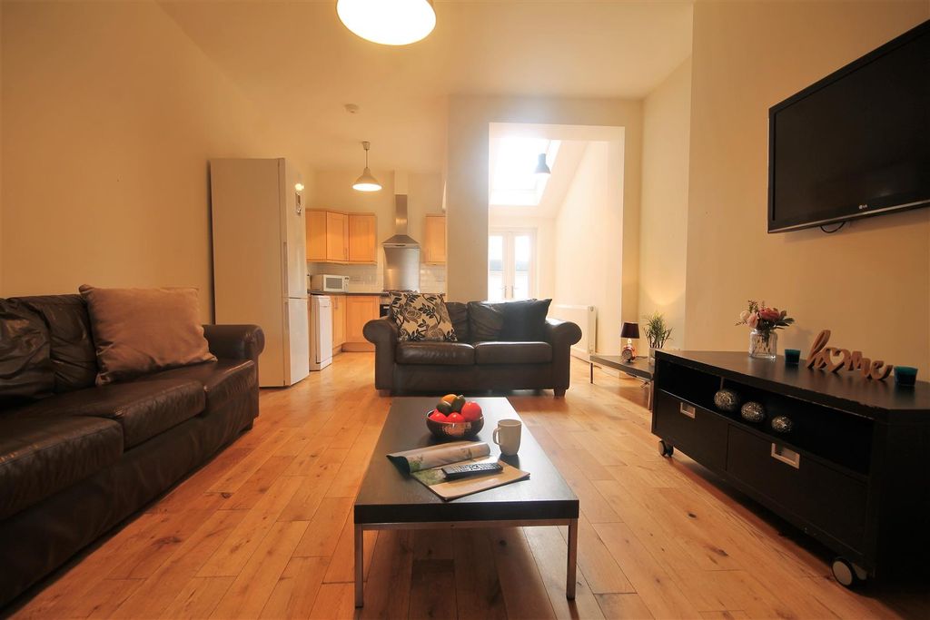Property photo 2 of 10 1358.Jpg