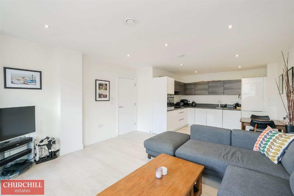 Property photo 3 of 19