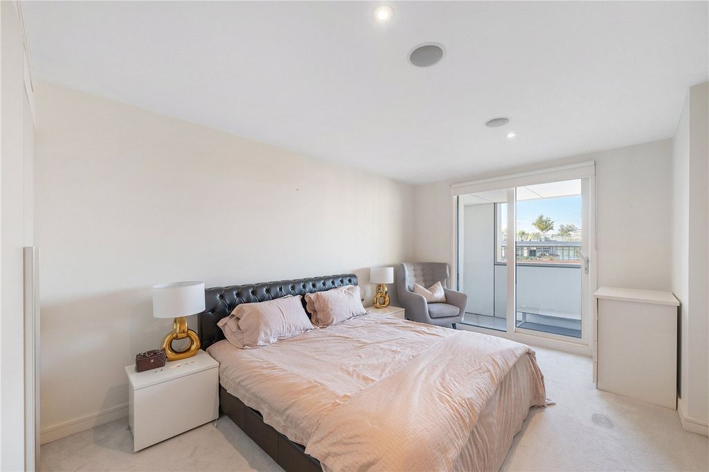 Property photo 2 of 14 Principal Bedroom