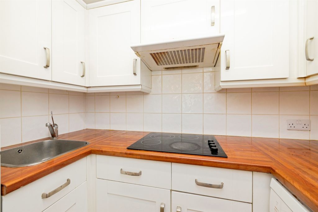 Property photo 3 of 11 Kitchen