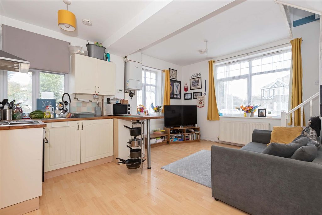 Property photo 3 of 9 Kingsland Rd_7.Jpg