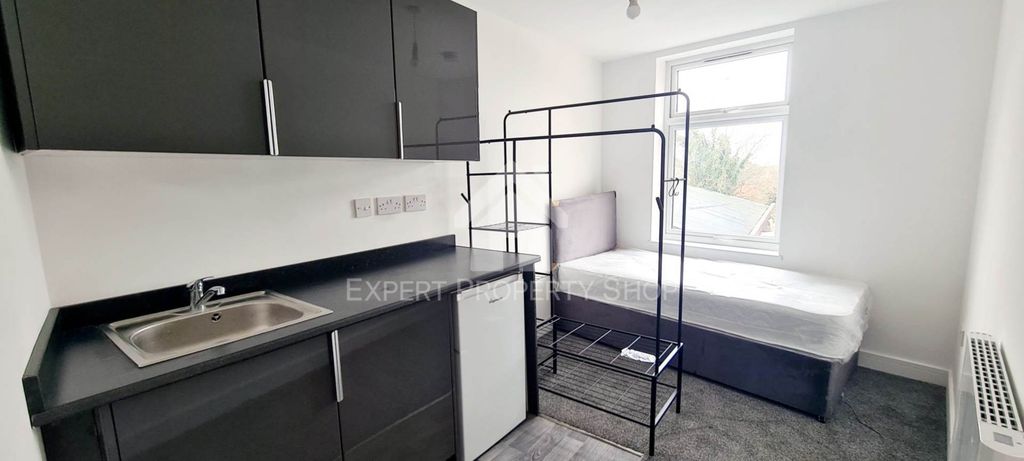 Property photo 1 of 2