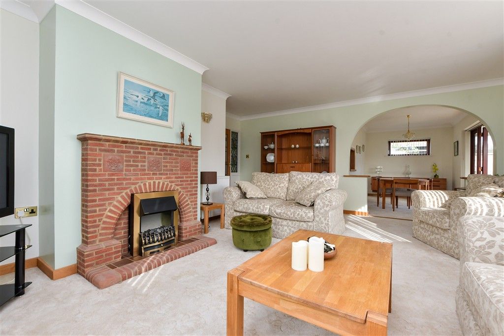 Property photo 3 of 14 Lounge