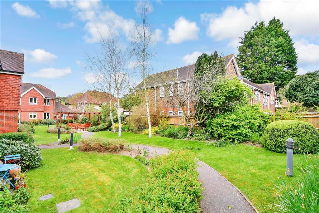 Property photo 2 of 11 Communal Gardens
