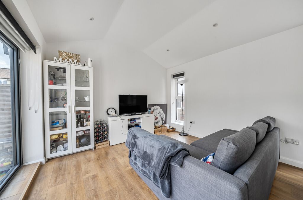 Property photo 2 of 12 Picture No. 06