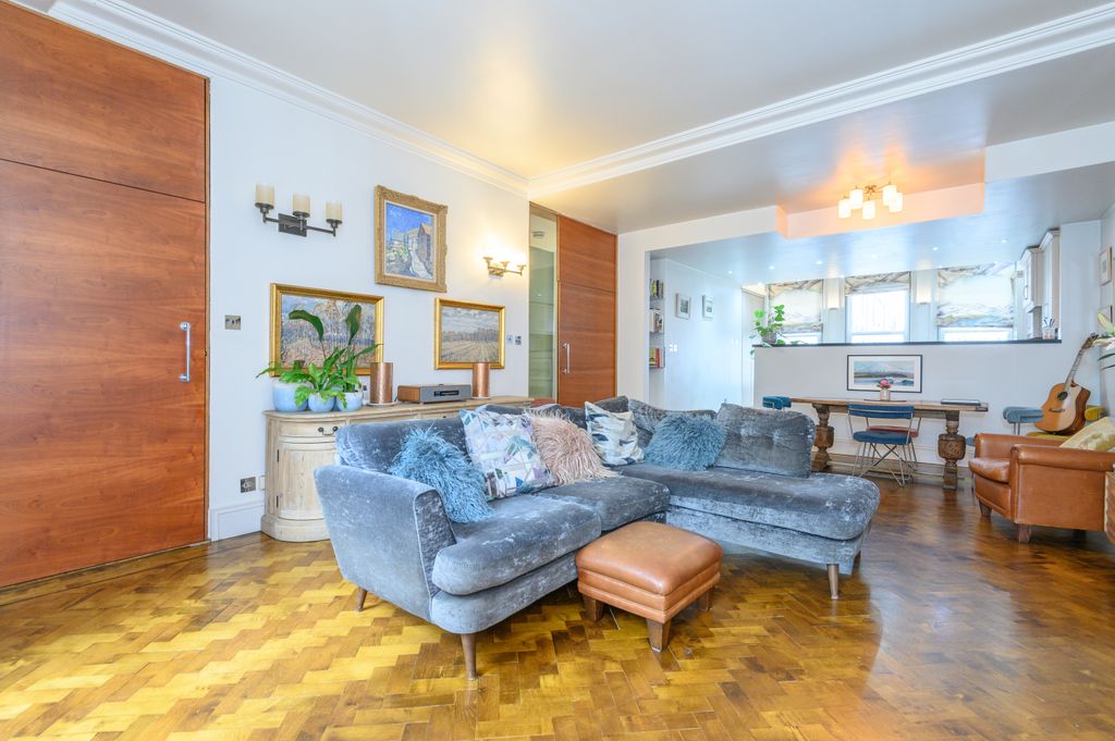 Property photo 2 of 35