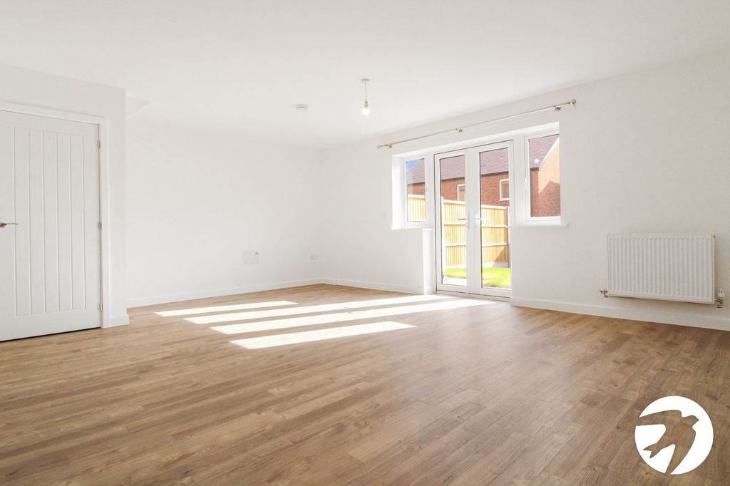 Property photo 2 of 9 Picture No. 11