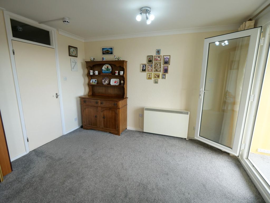 Property photo 3 of 7 Living Room