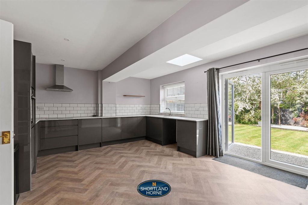 Property photo 3 of 19 Kitchen/Dining Room