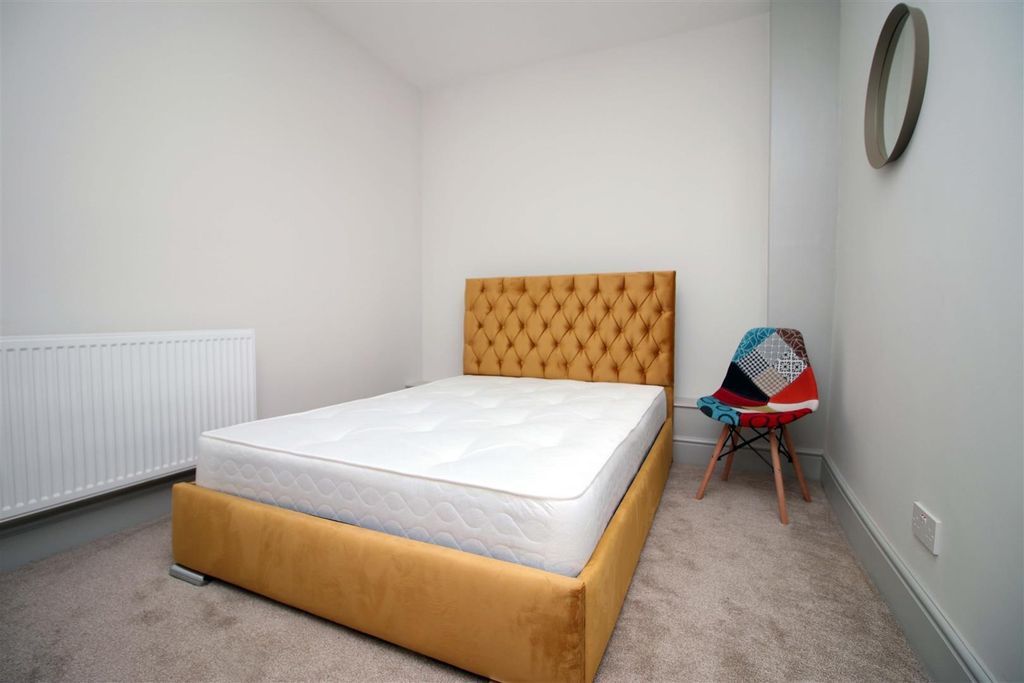Property photo 3 of 8 Bright Modern Bedroom With Stylish Mustard Bed...