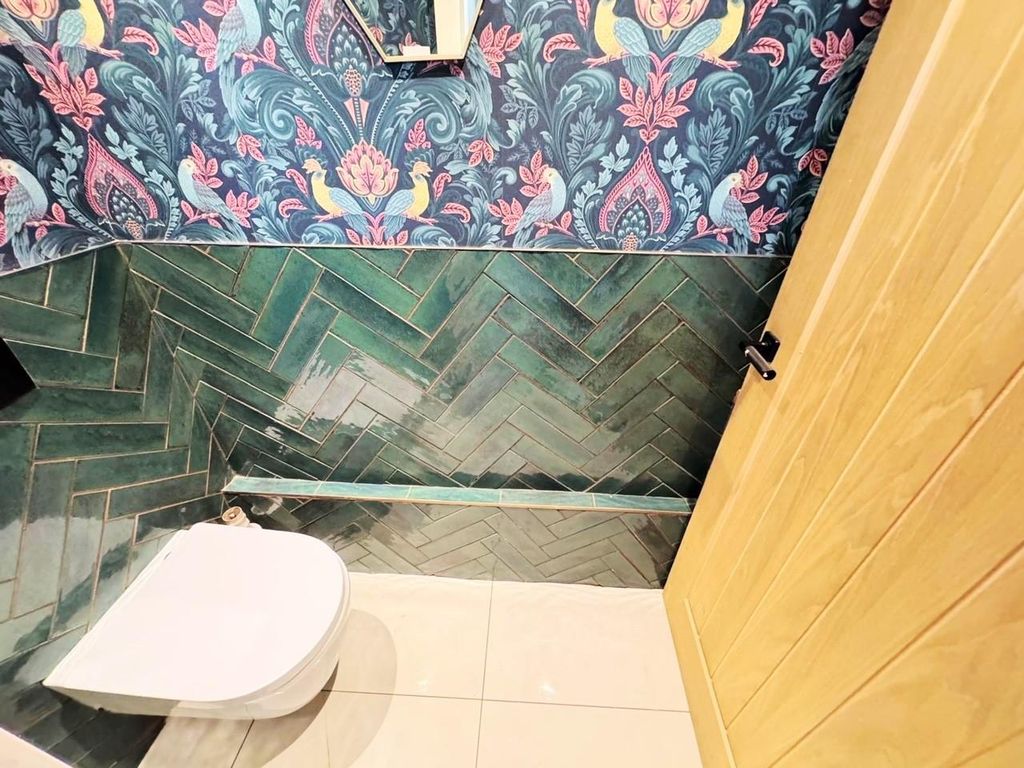 Property photo 3 of 22 Cloaks/W.c