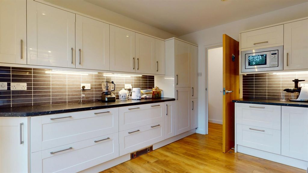 Additional image 14 of 4 bed flat for saleWoodward Place, Loughton Lodge, Milton Keynes MK8