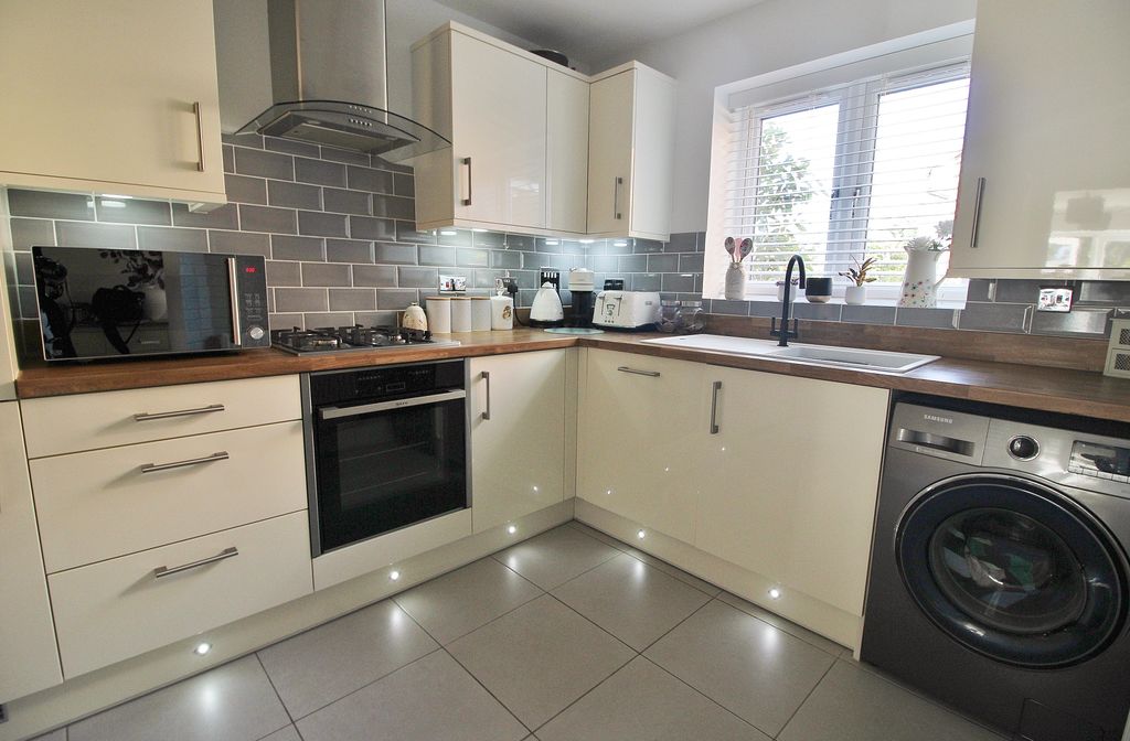 Property photo 2 of 16