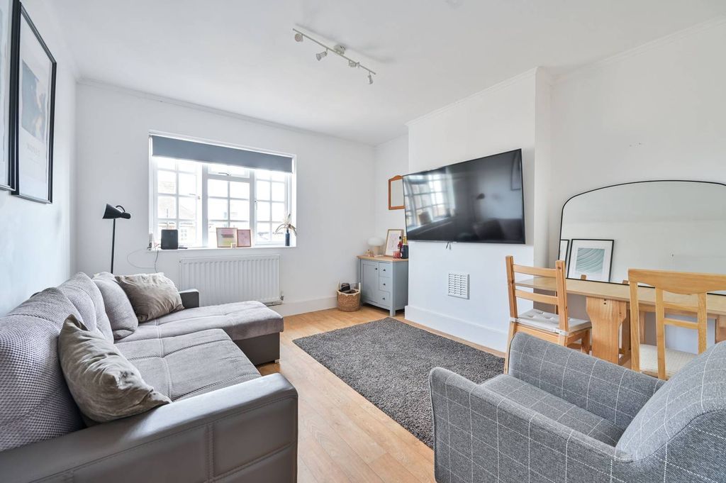 Property photo 2 of 11
