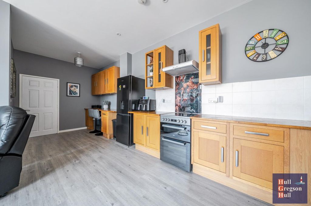 Property photo 2 of 19 c9882345-2c15-46A9-A223-E8d6Ecd38519.Jpg
