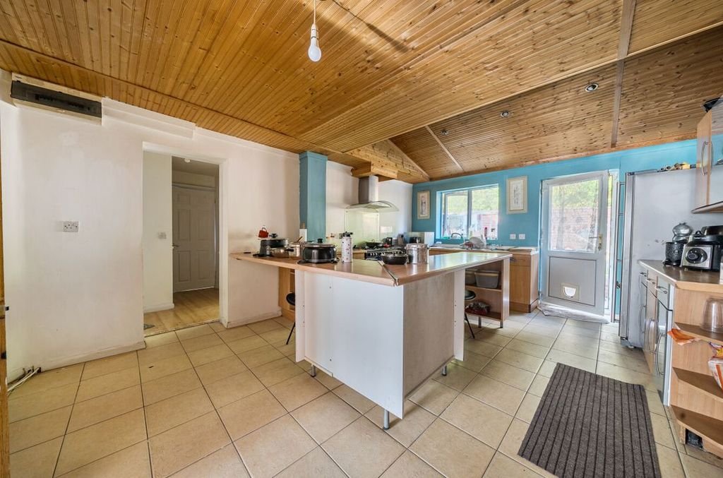 Property photo 2 of 23 13484441368d4059694251