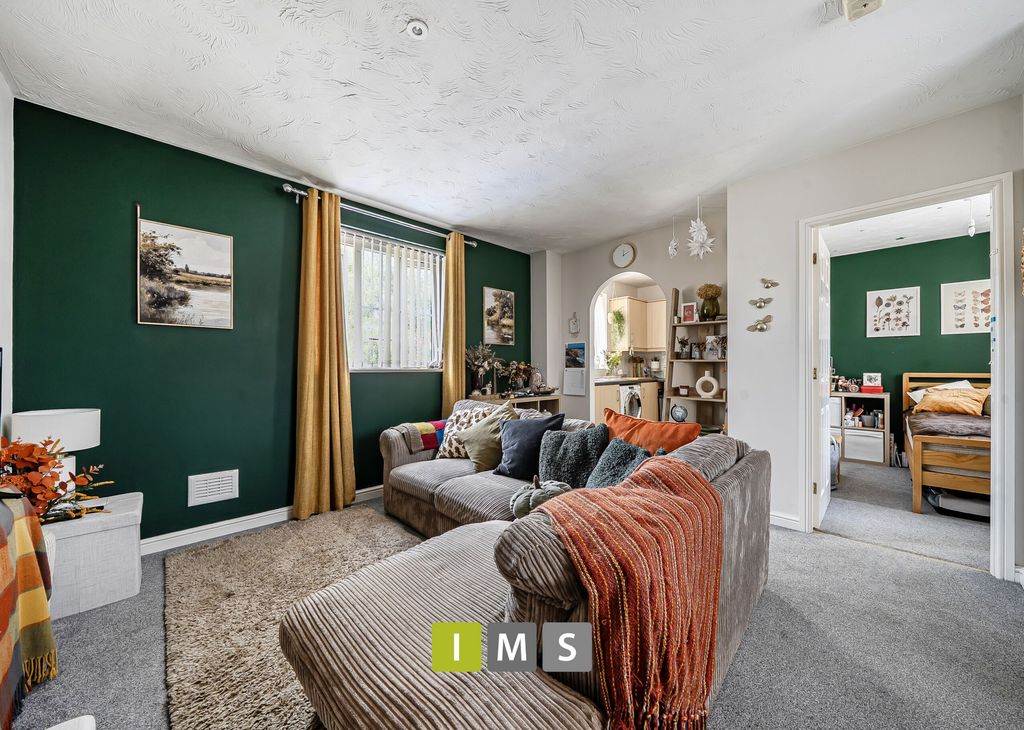Property photo 2 of 17