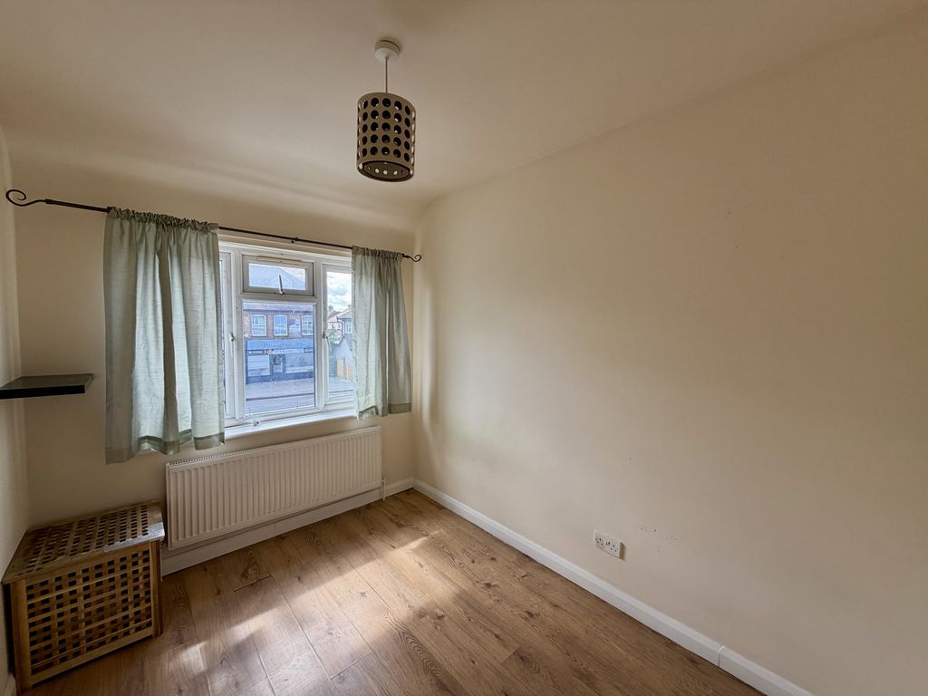 Property photo 1 of 6 Harlington Road West, Feltham Tw14