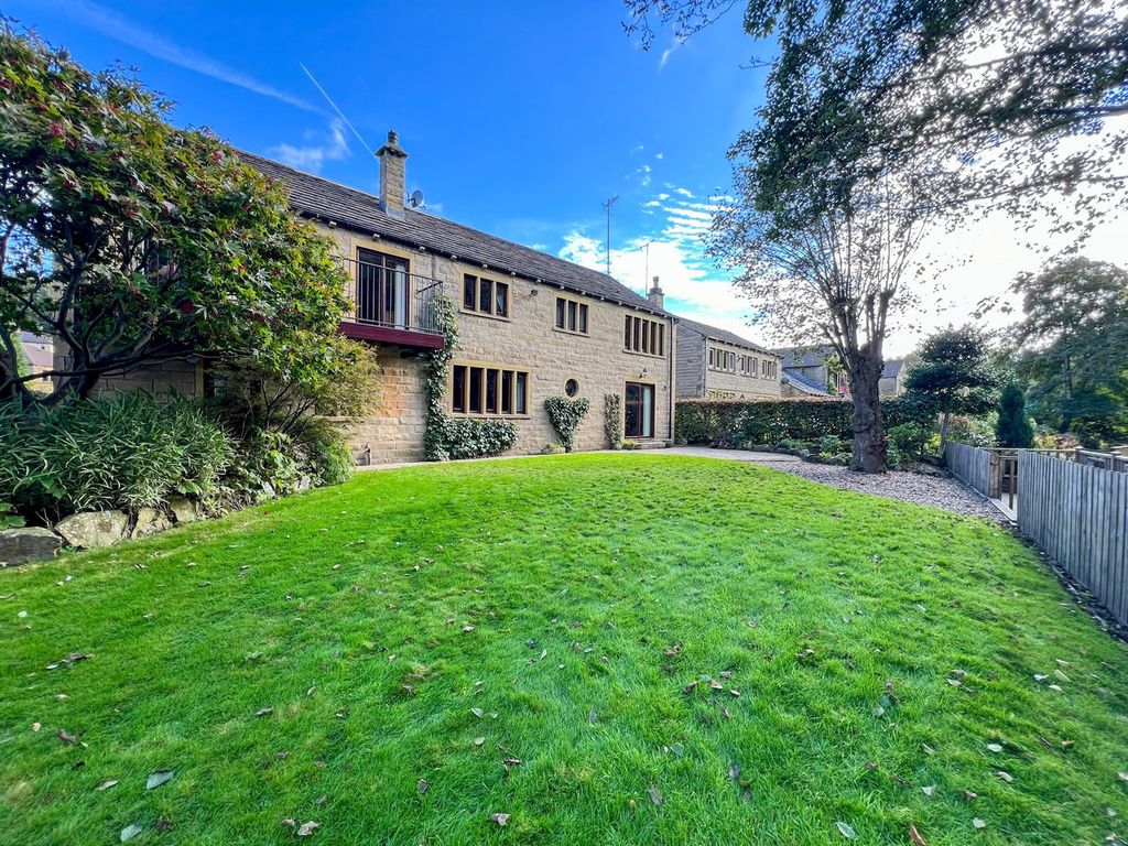 Property photo 2 of 33