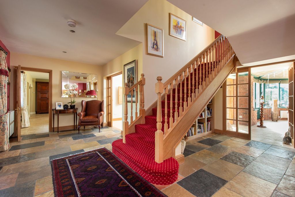 Property photo 3 of 24 Image