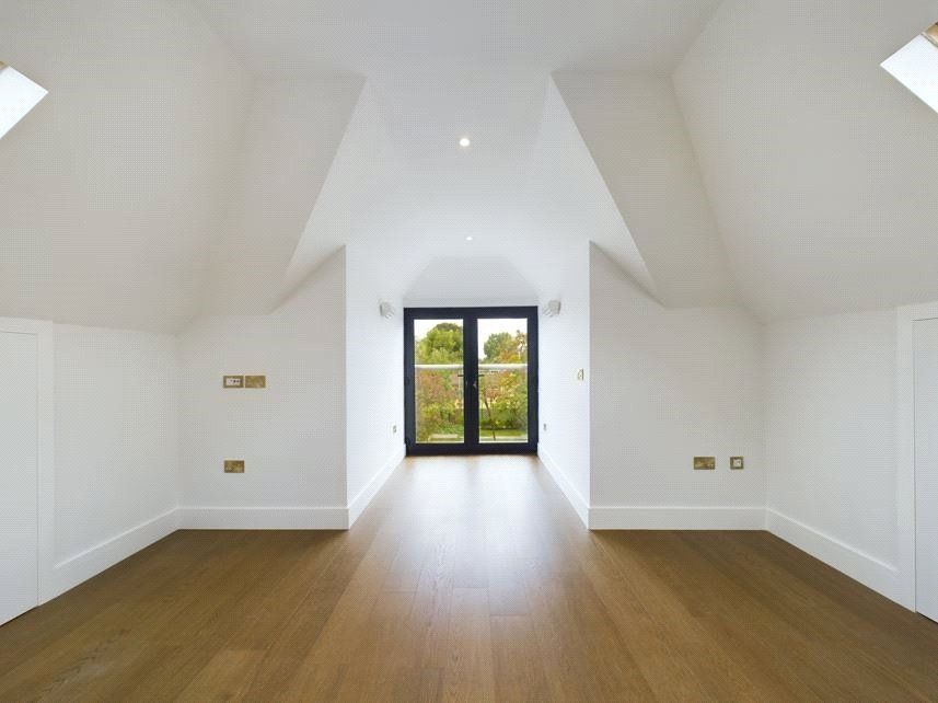 Property photo 3 of 10 Picture-No-09-62