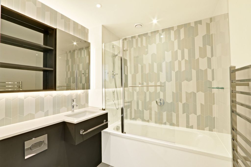 Property photo 2 of 27 Bathroom