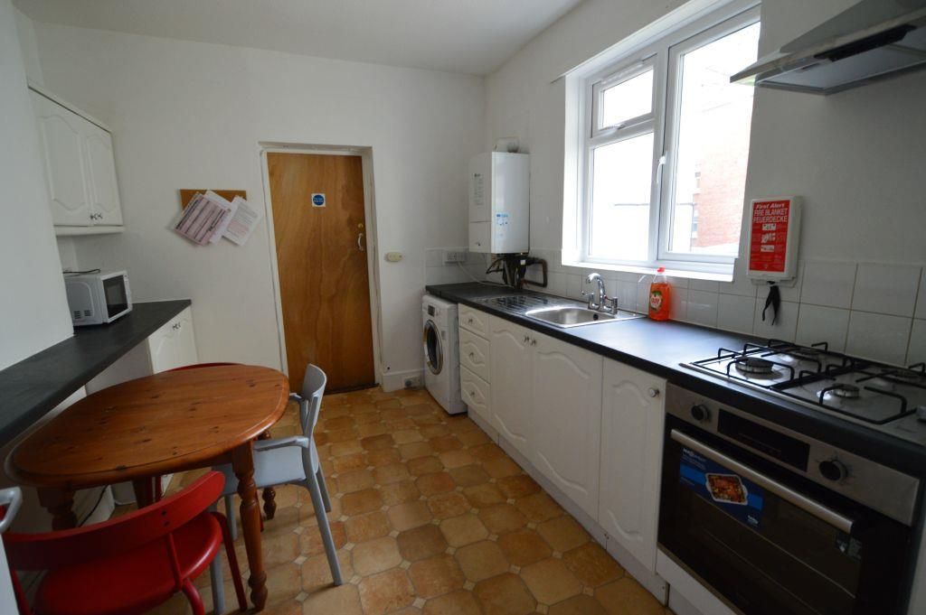 Property photo 3 of 6 Kitchen.Jpg