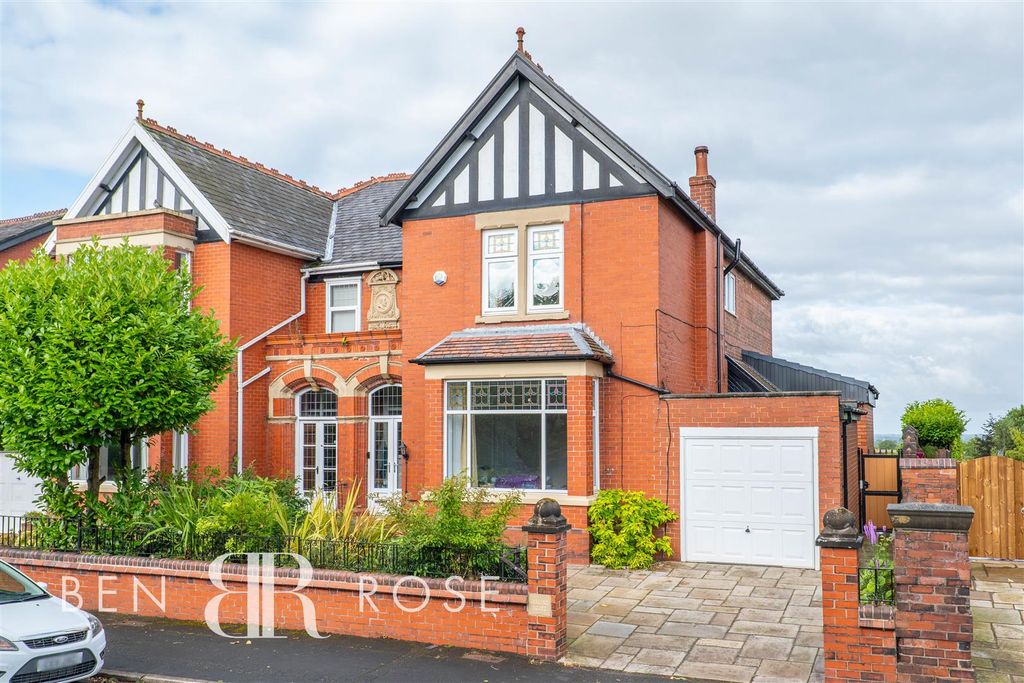 Property photo 1 of 44 Front External