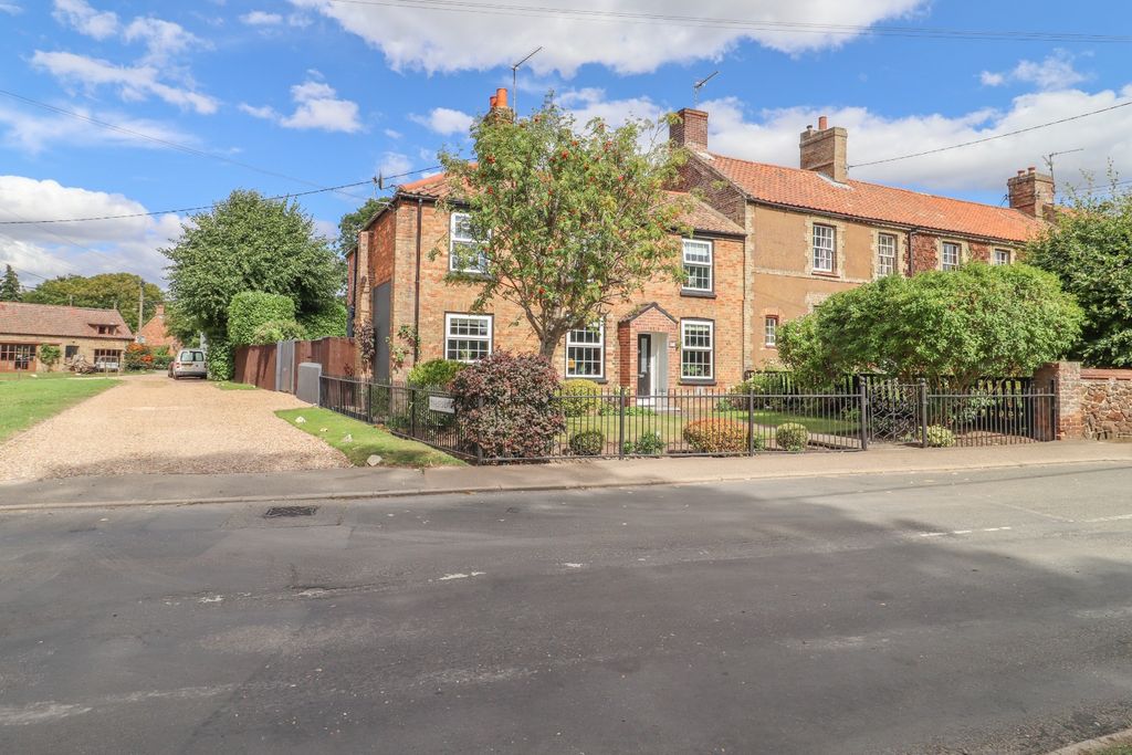 Property photo 1 of 34 4434400