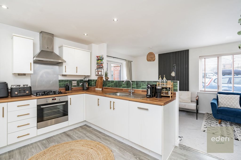 Property photo 2 of 21