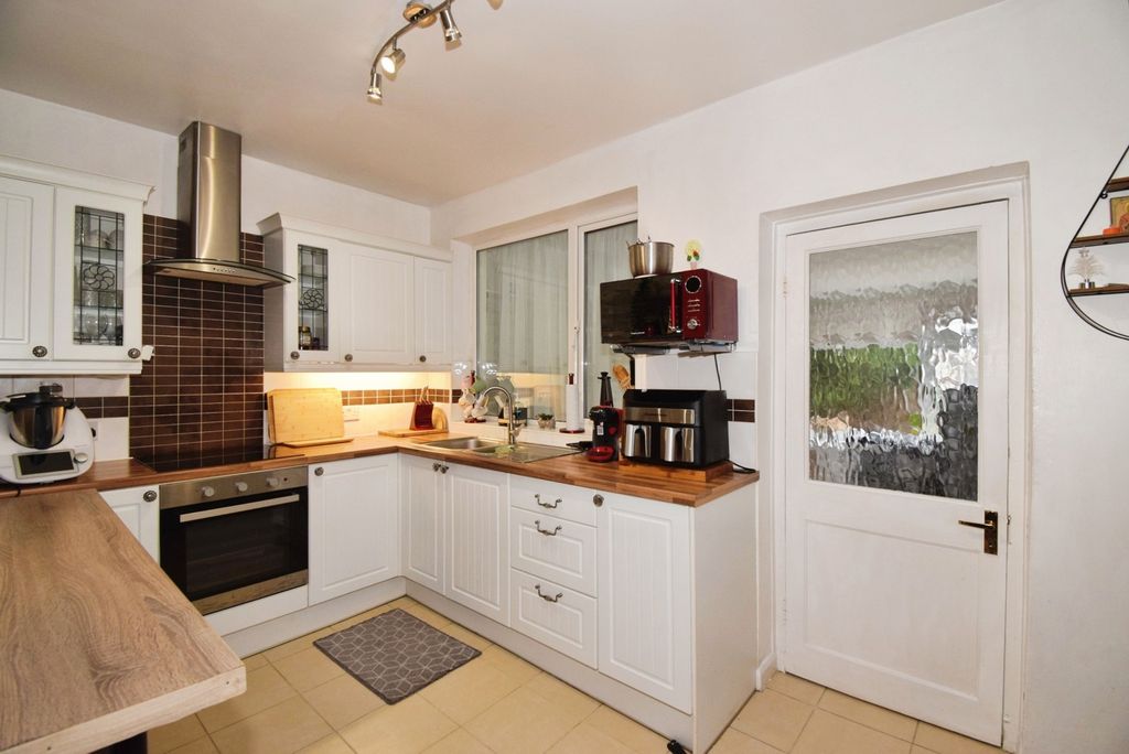 Property photo 3 of 20 Photo