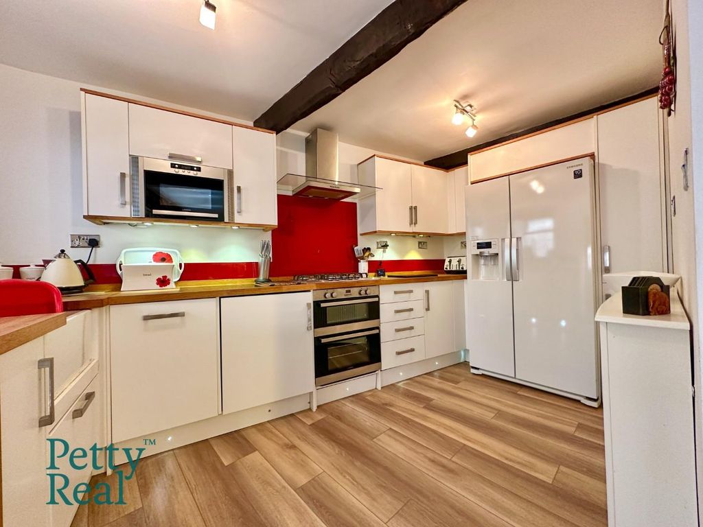 Property photo 3 of 18 7C3D2Edf-8B3D-4Cfb-A495-F36B3215B861.Jpeg