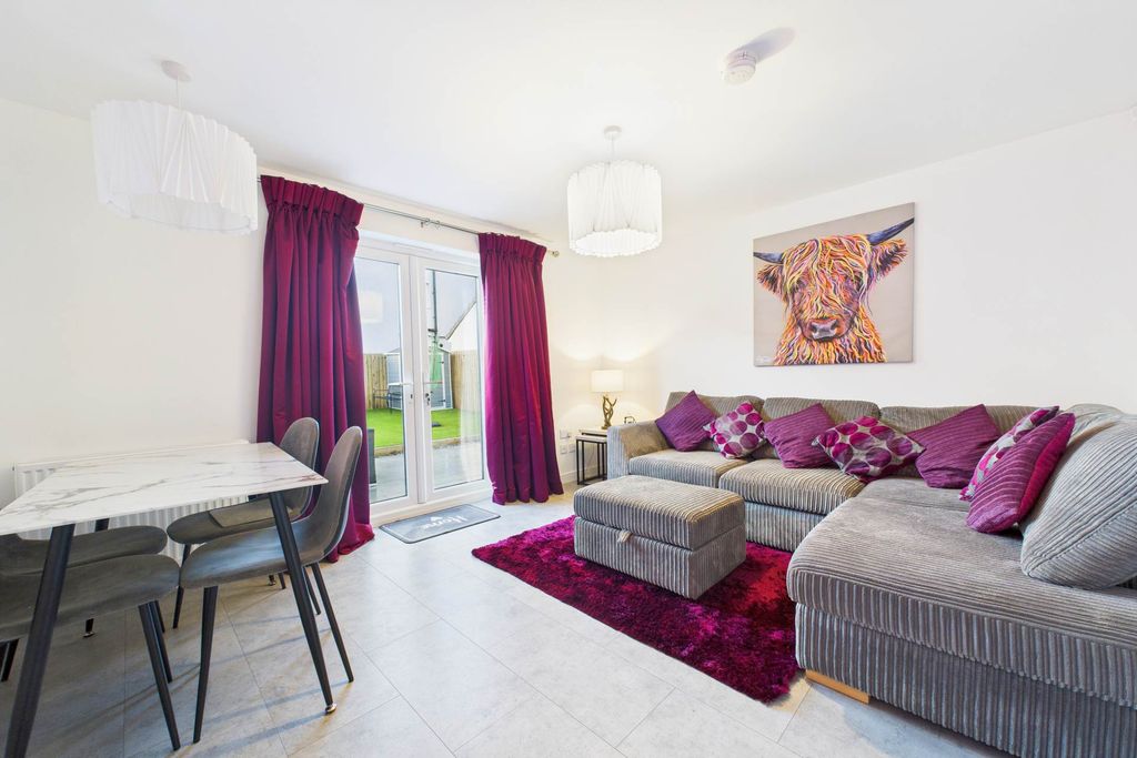 Property photo 2 of 20