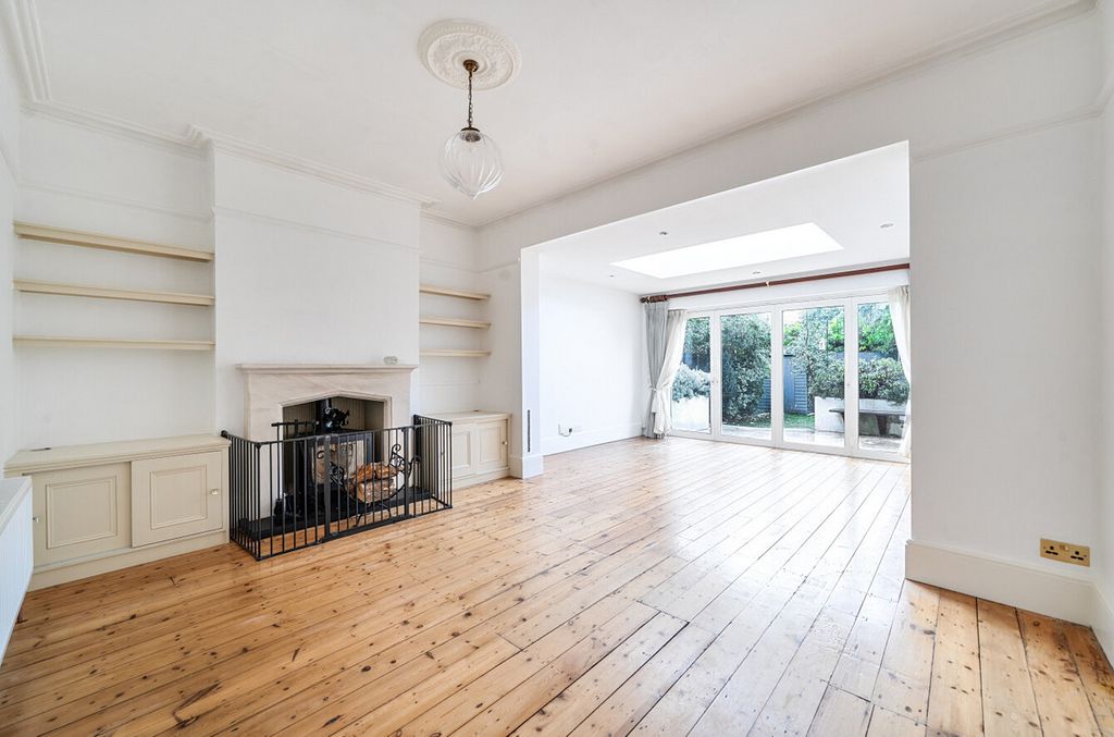 Property photo 2 of 19