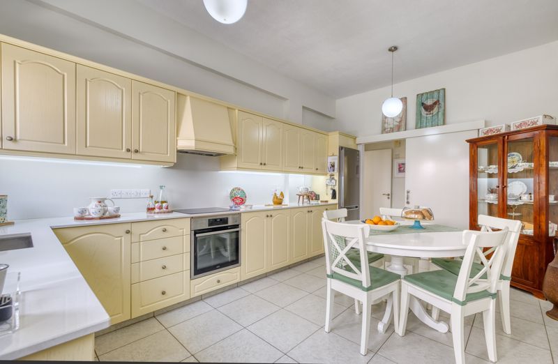 Property photo 1 of 19 Kitchen