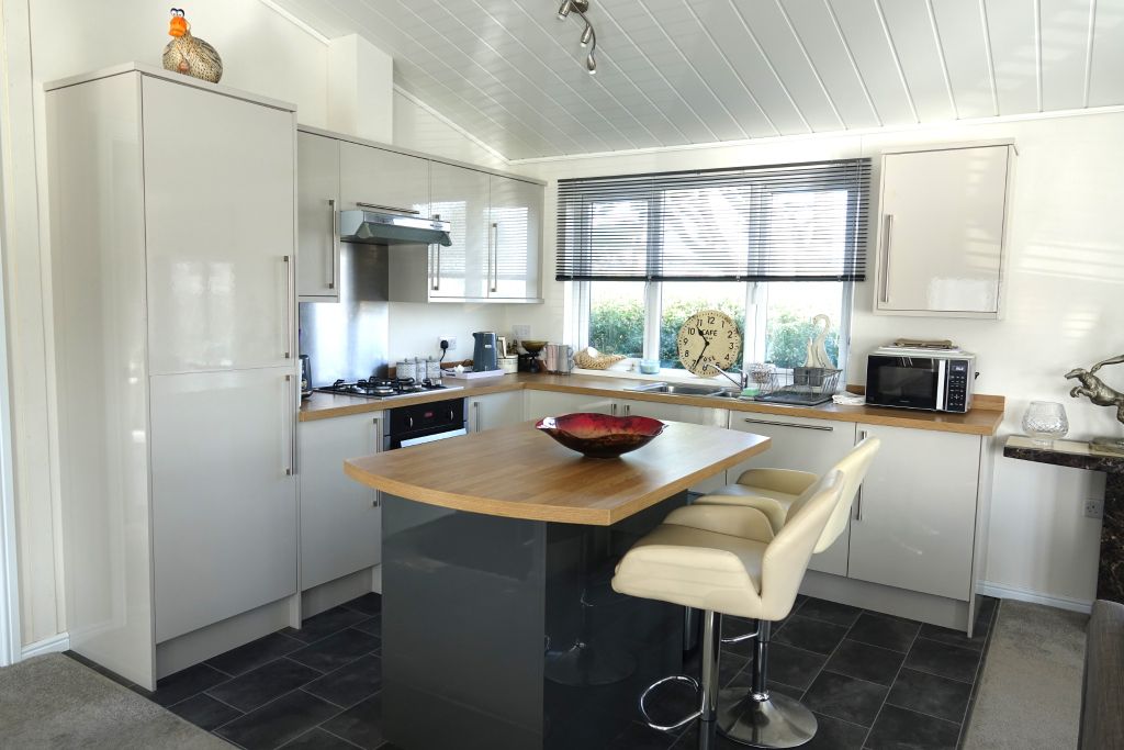Property photo 2 of 8 Kitchen