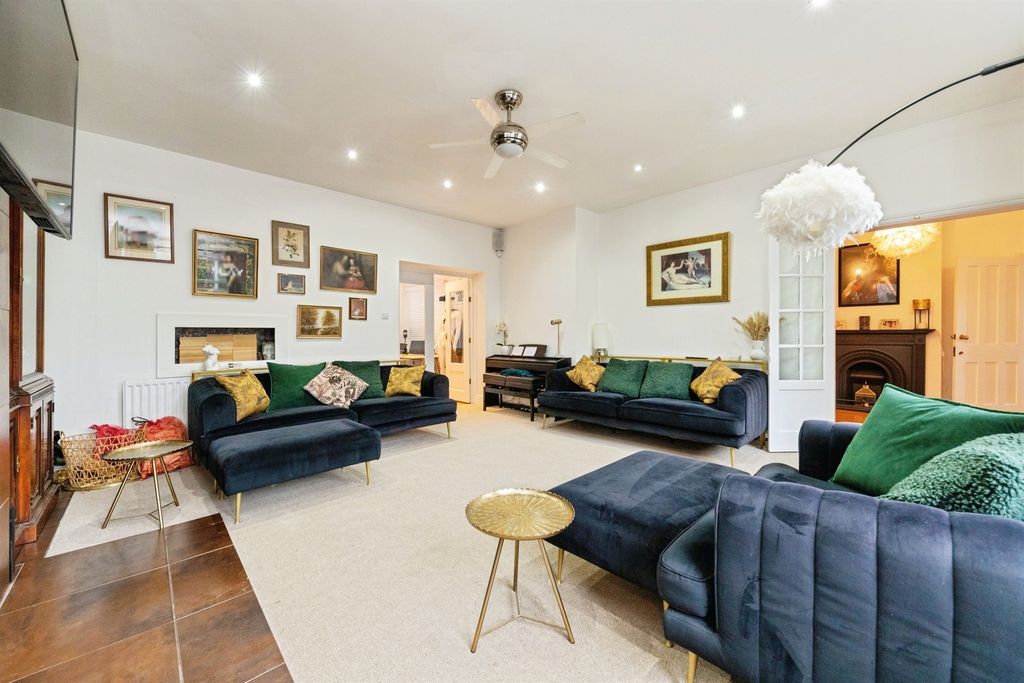 Property photo 3 of 17