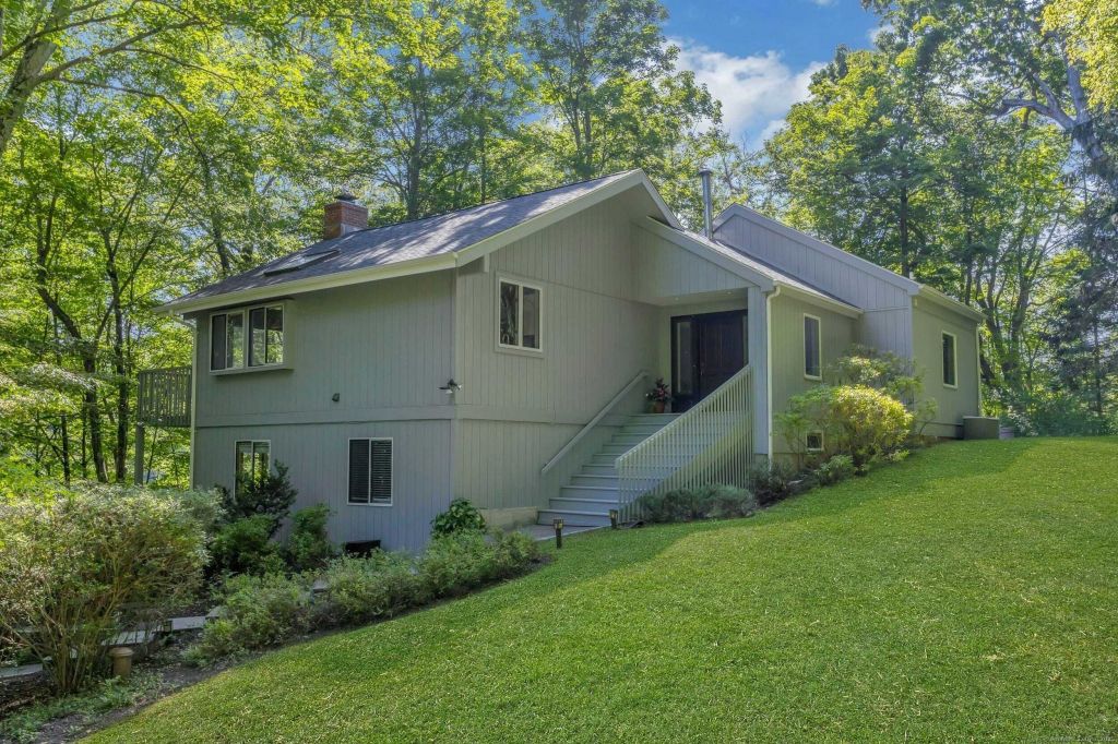 Property photo 1 of 31